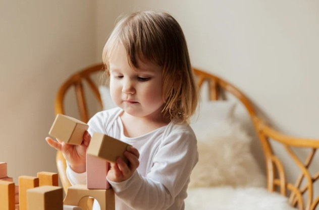 Jeu libre chez le jeune enfant